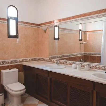 Spacious Family With Private Pool Near Casa Palmeiras Villa Albufeira
