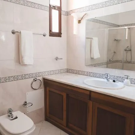 Villa Spacious Family With Private Pool Near Casa Palmeiras *