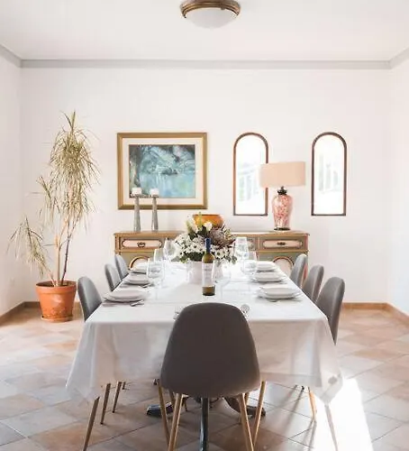 Casa Palmeiras - Com Piscina, Bbq E Ar Condicionado